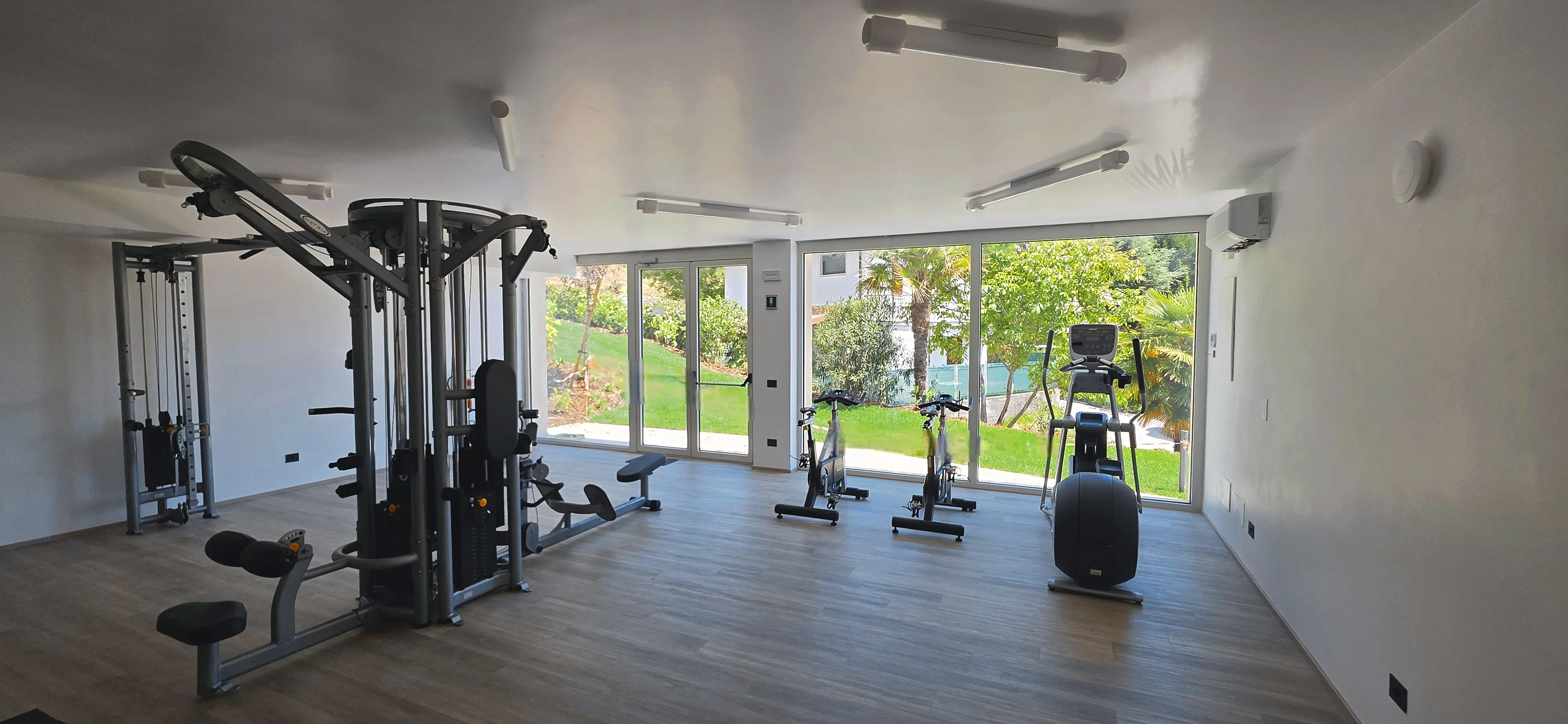 Well-equipped gym at Residence Sermerio